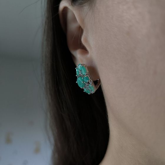 Серебряные серьги с изумрудом, фианитами