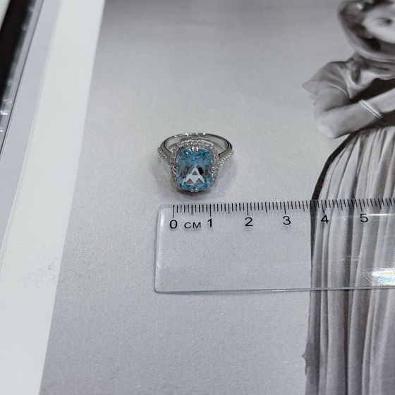 Серебряное кольцо с топазом 6.89ct, фианитами