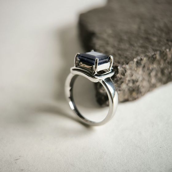 Серебряное кольцо с сапфиром 3.6ct