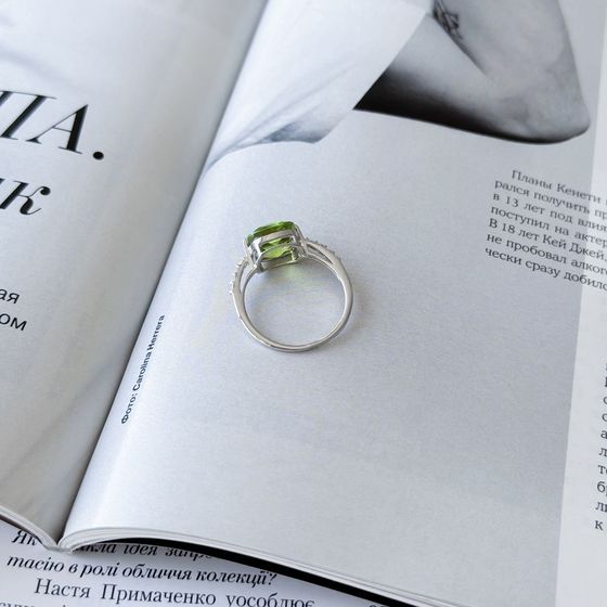 Серебряное кольцо с хризолітом 3.573ct