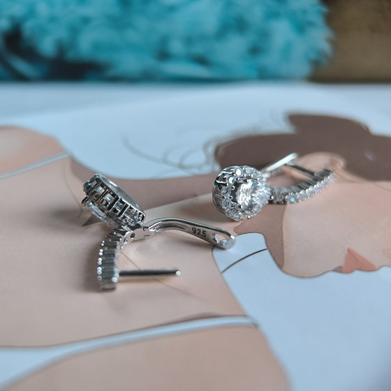 Серебряные серьги с фианитами
