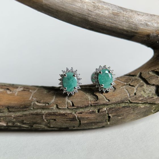 Серебряные серьги с изумрудом, фианитами